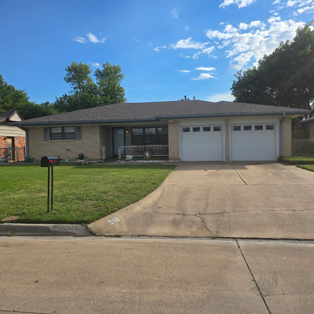 Lawton House: 312 NW Compass