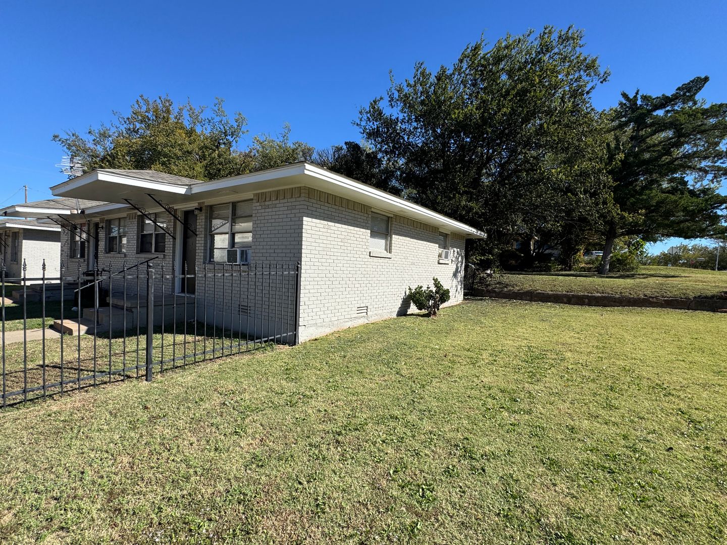 Lawton Apartment: 1113 NW Euclid