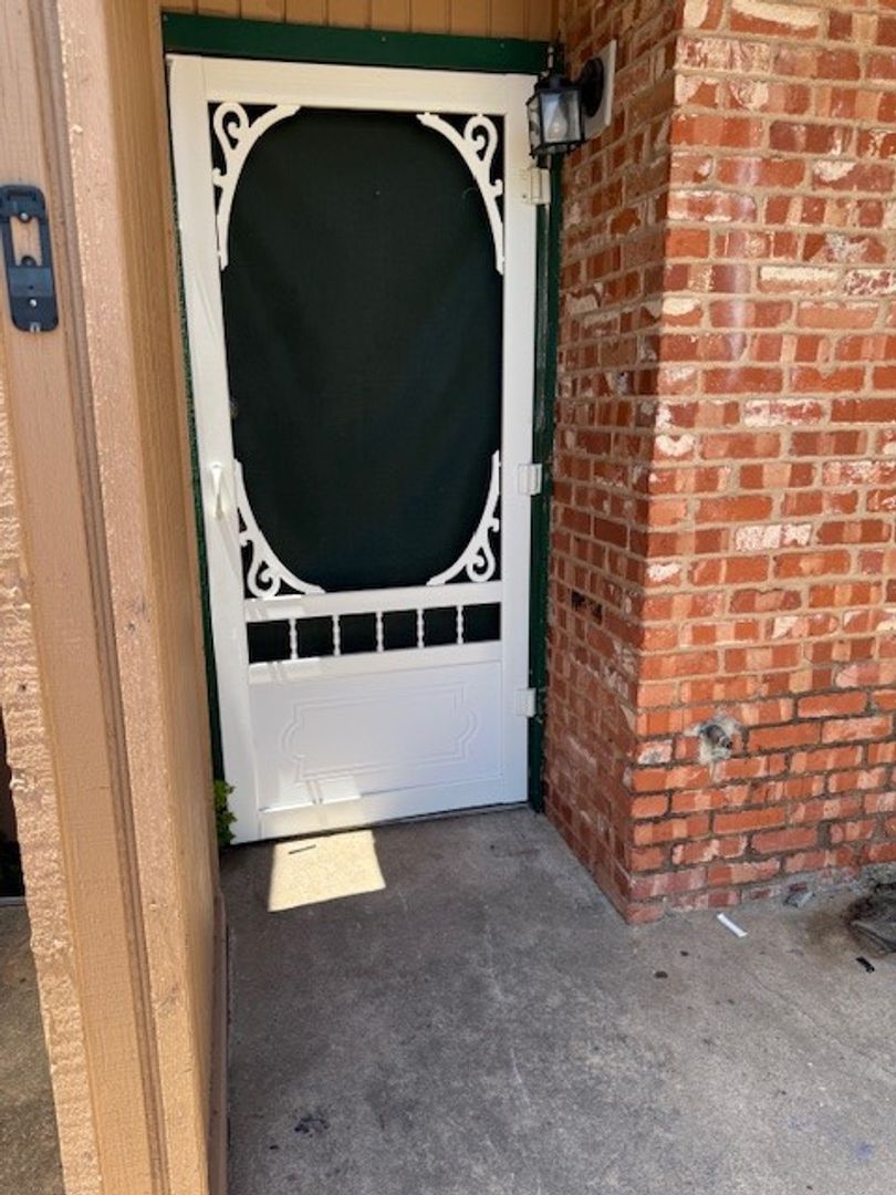 Lawton House: 6929 SW Hampshire Cir