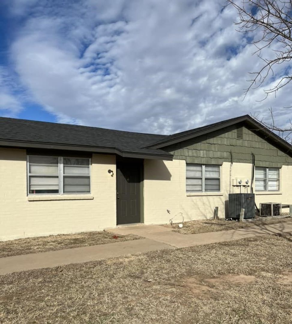 Lawton Apartment: 6707 SW Beta Ave