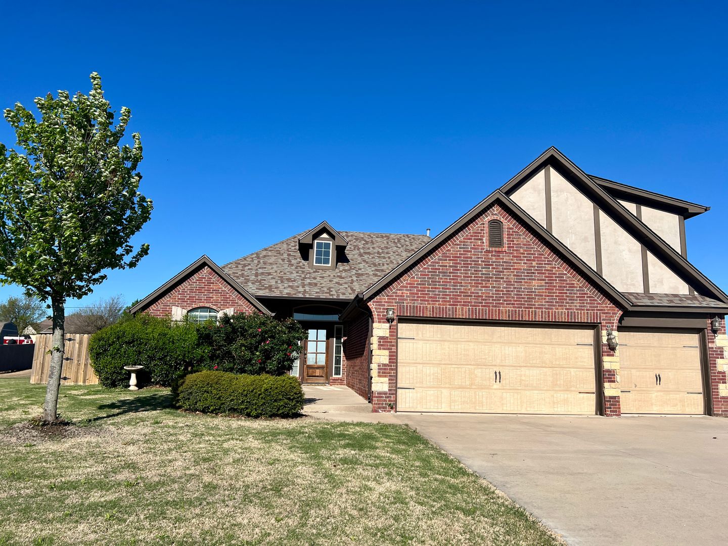 Elgin House: 113 London Dr