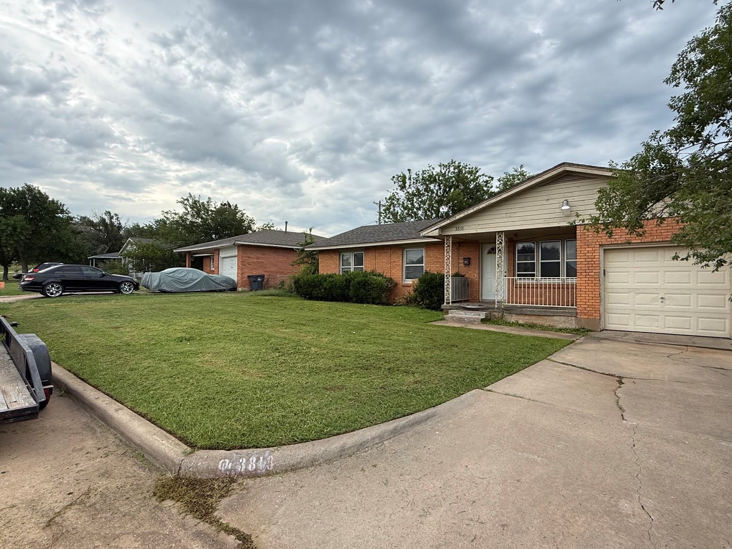 Lawton House: 3818 NW Lake
