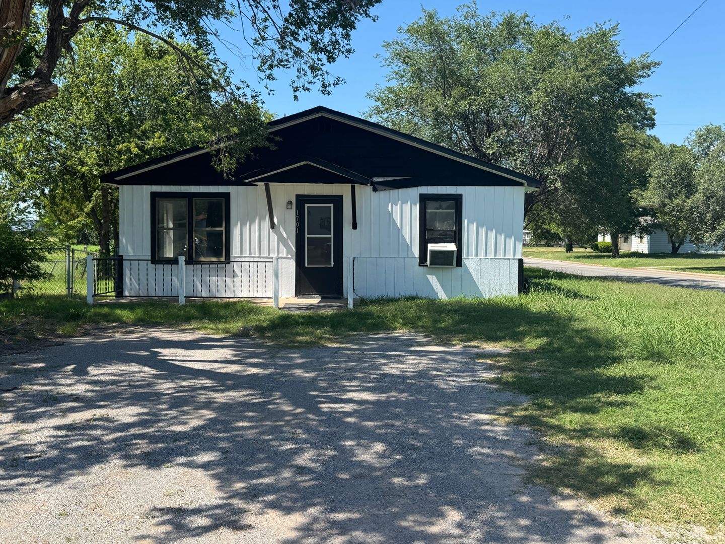 Lawton House: 1701 SW Jefferson