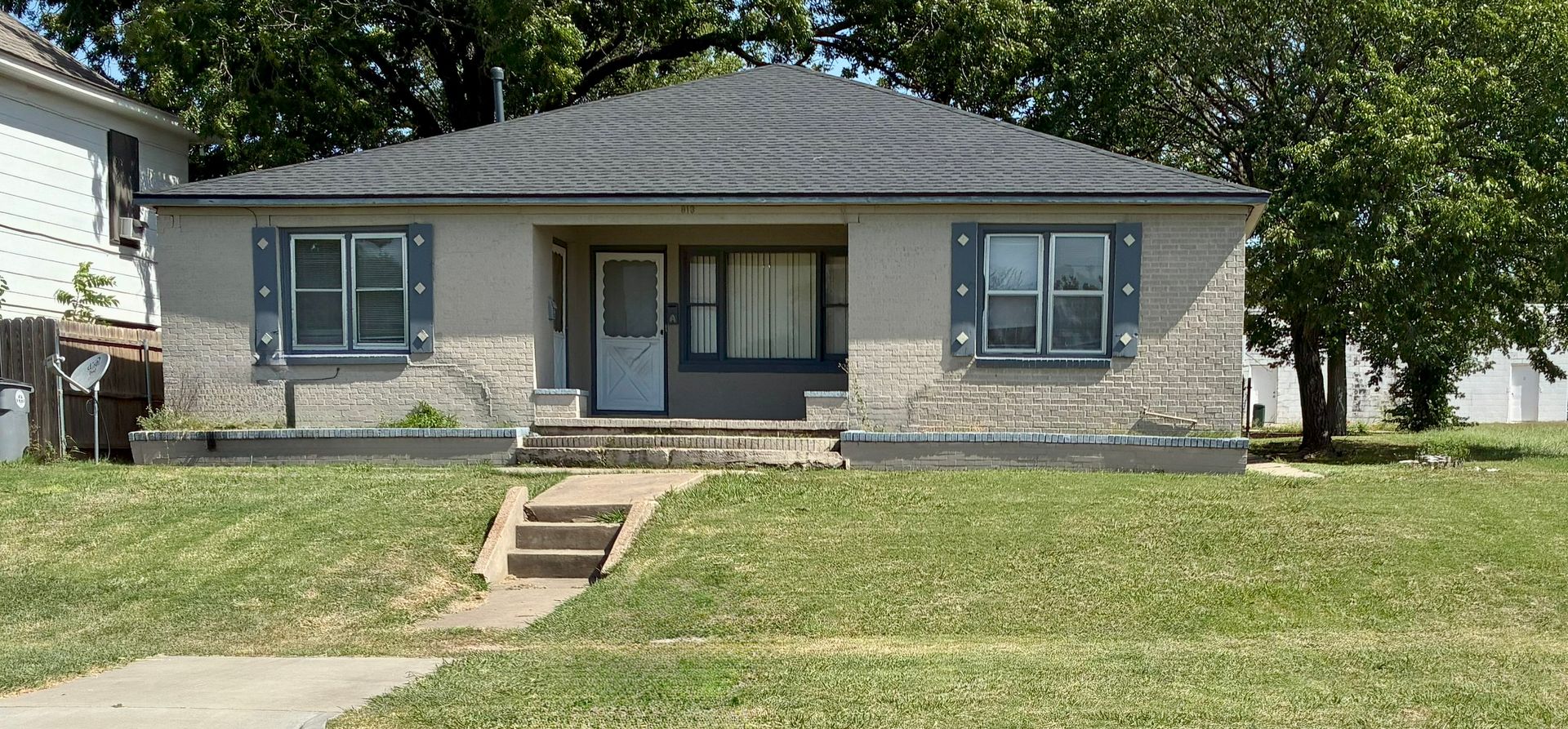 Lawton Apartment: 813 SW E Ave