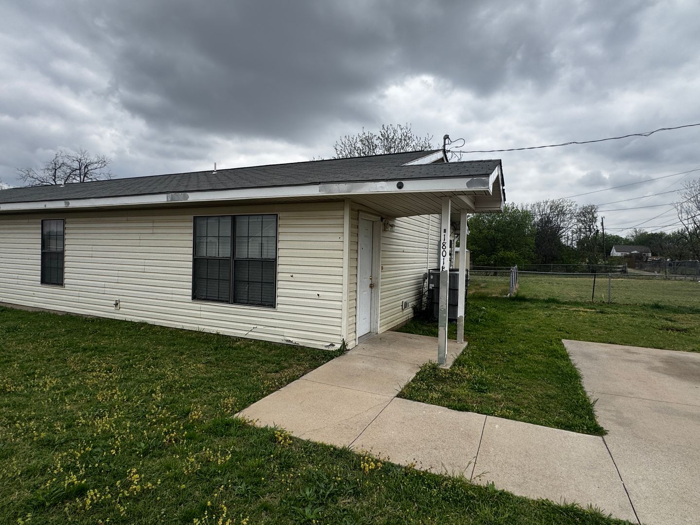 Lawton House: 1801 SW C Ave