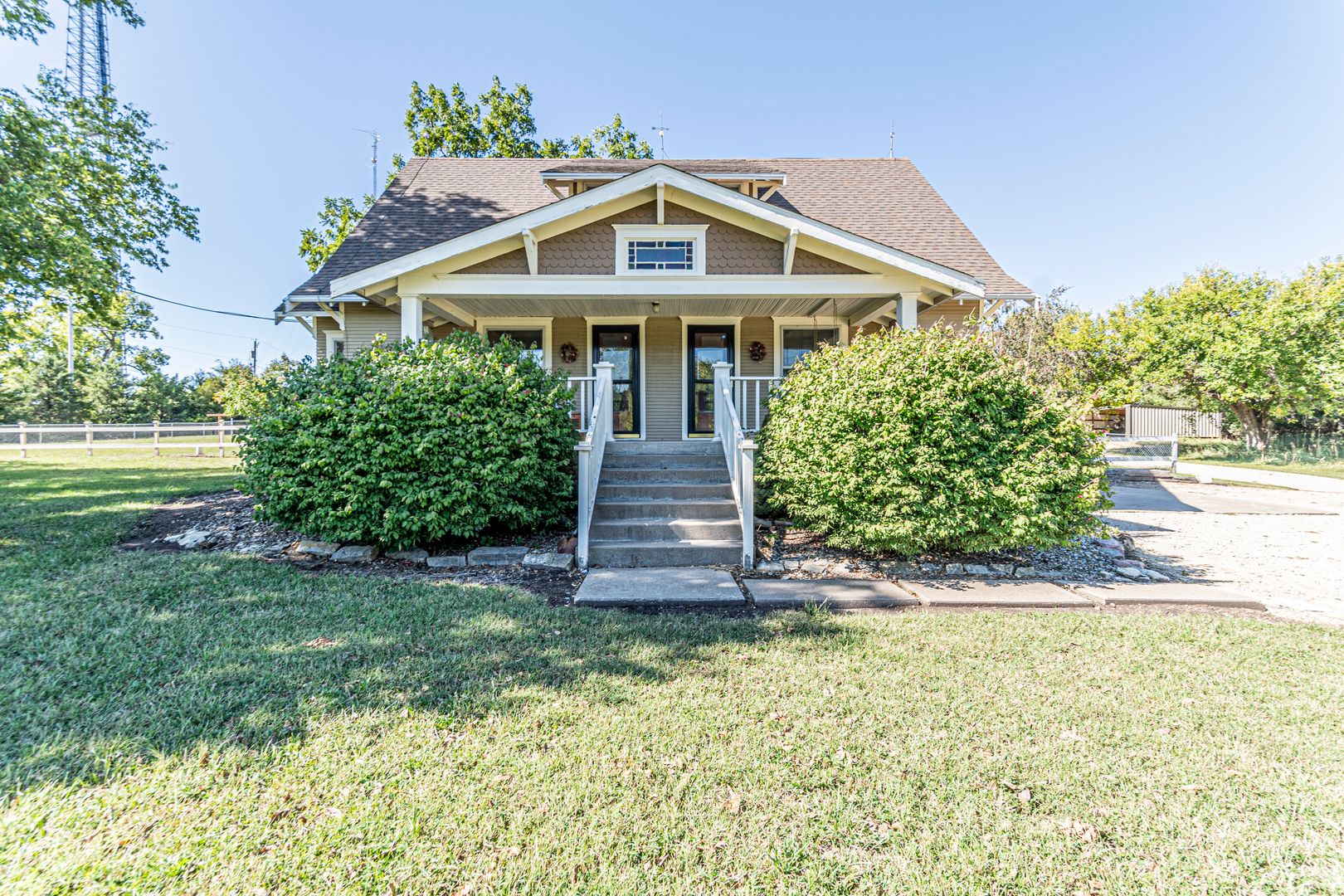 Riley House: 7595 Falcon Rd