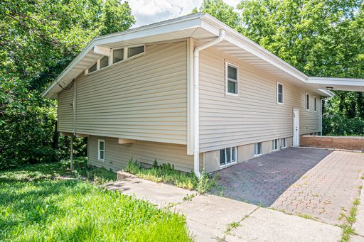 Please View 3D Virtual Walk-Through Before Scheduling a Showing – photo 1