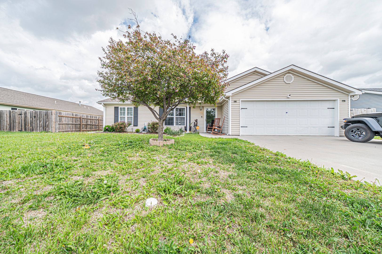 Manhattan House: 321 Brooke Valley Dr.
