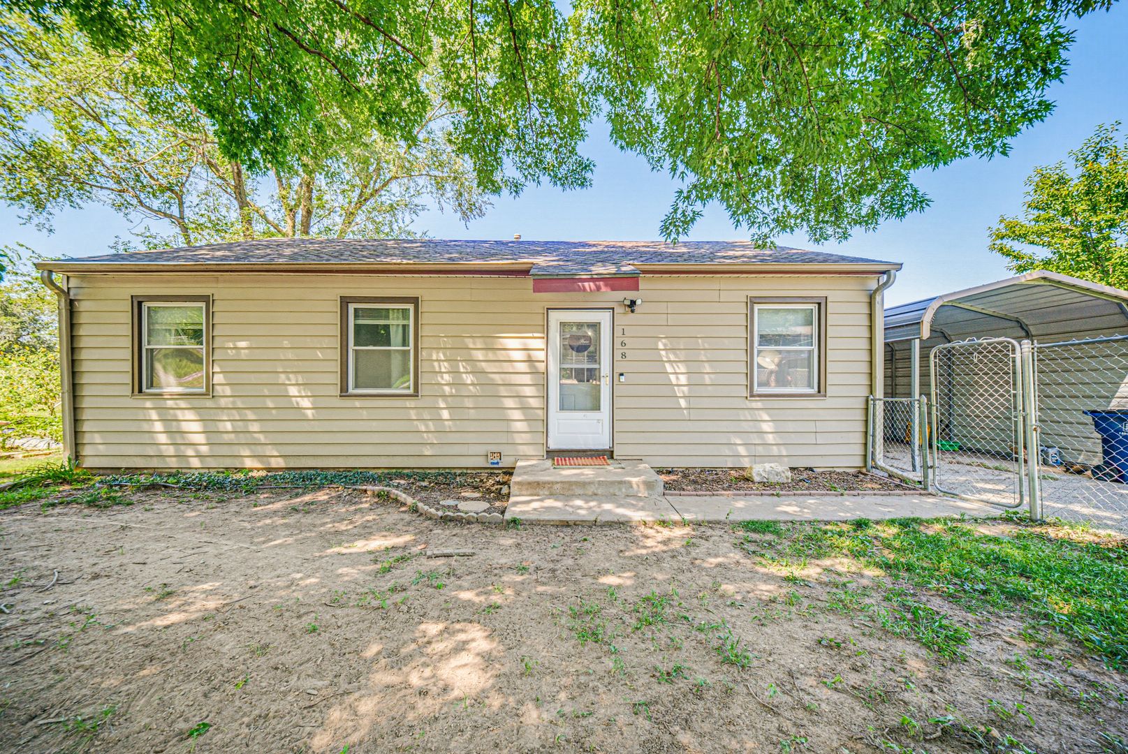 Junction City House: 168 E Grandview Dr.