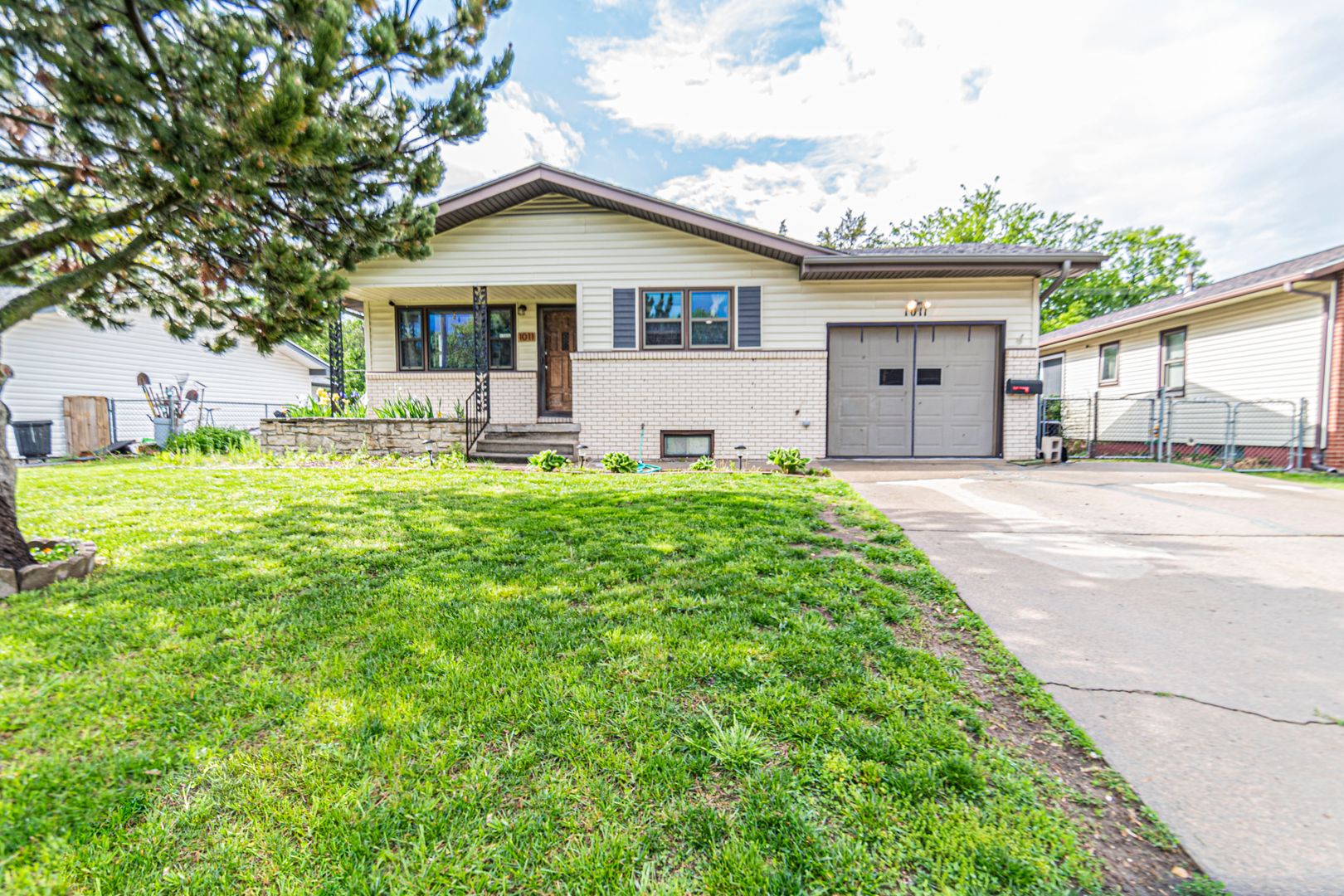 Junction City House: 1011 Skyline Dr