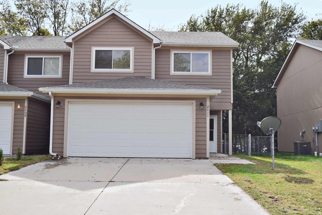 Junction City Townhome: 2411 Deerfield Blvd