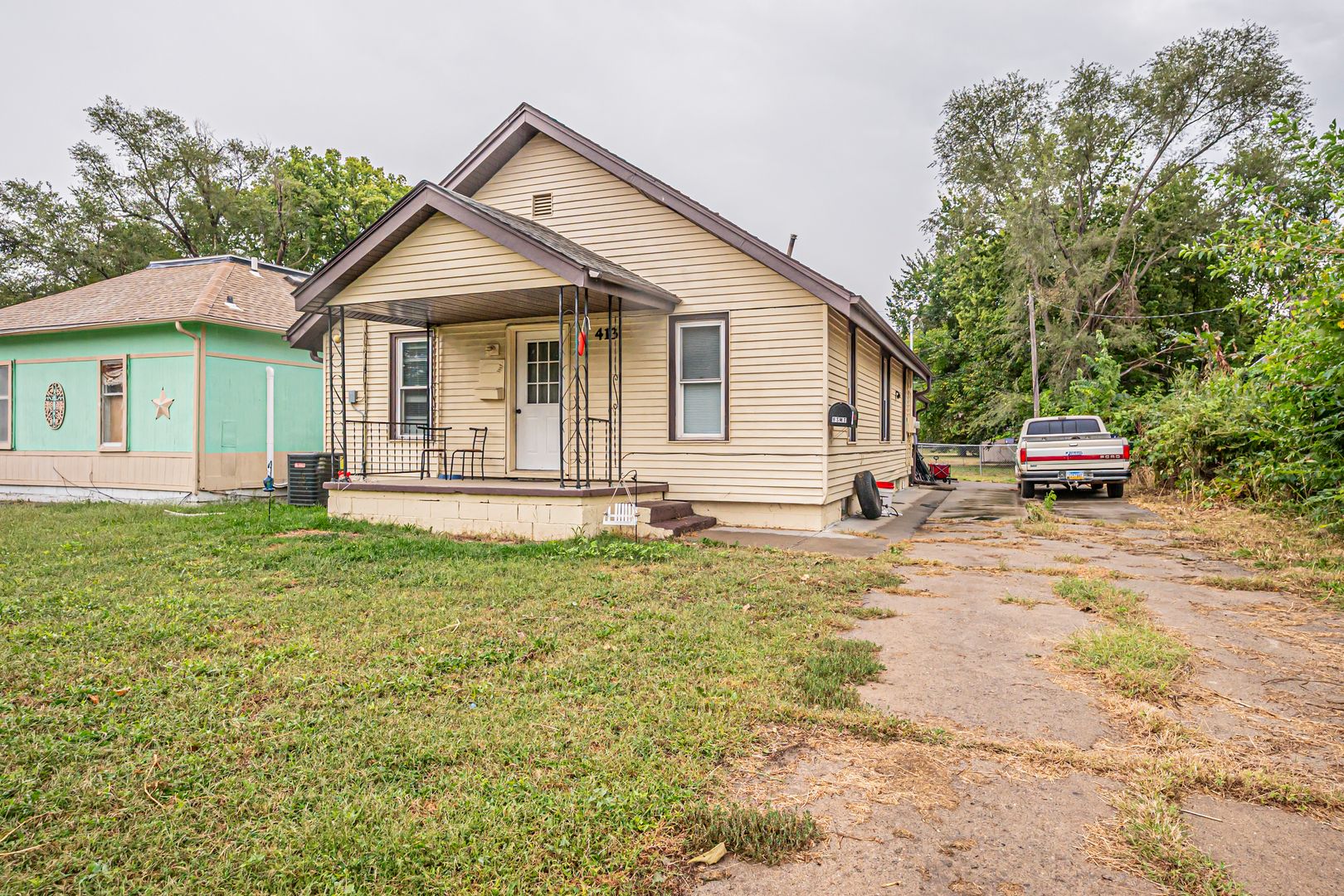 Junction City House: 413 W 15th St