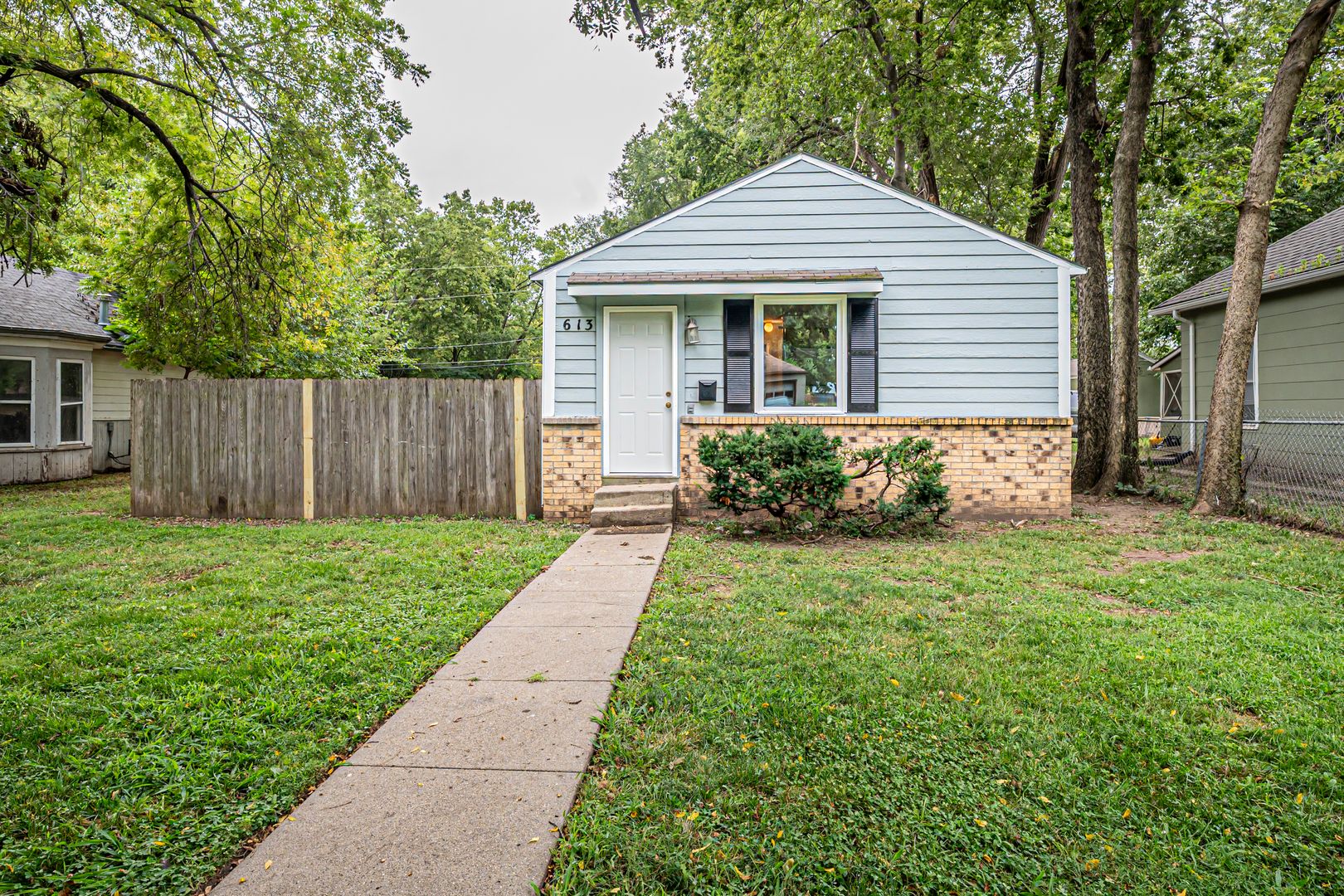 Junction City House: 613 W 11th St