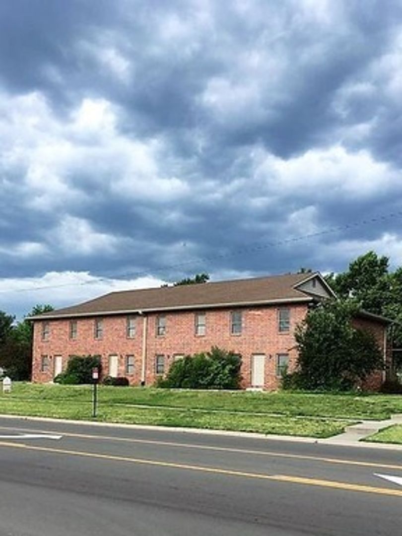 Junction City Apartment: Red Brick Apartments- 428 S. Washington Street