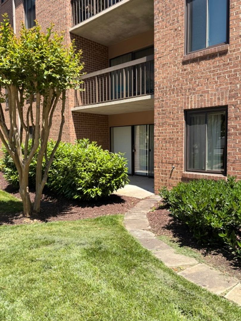North Bethesda House: 11405 Commonwealth Dr T-1
