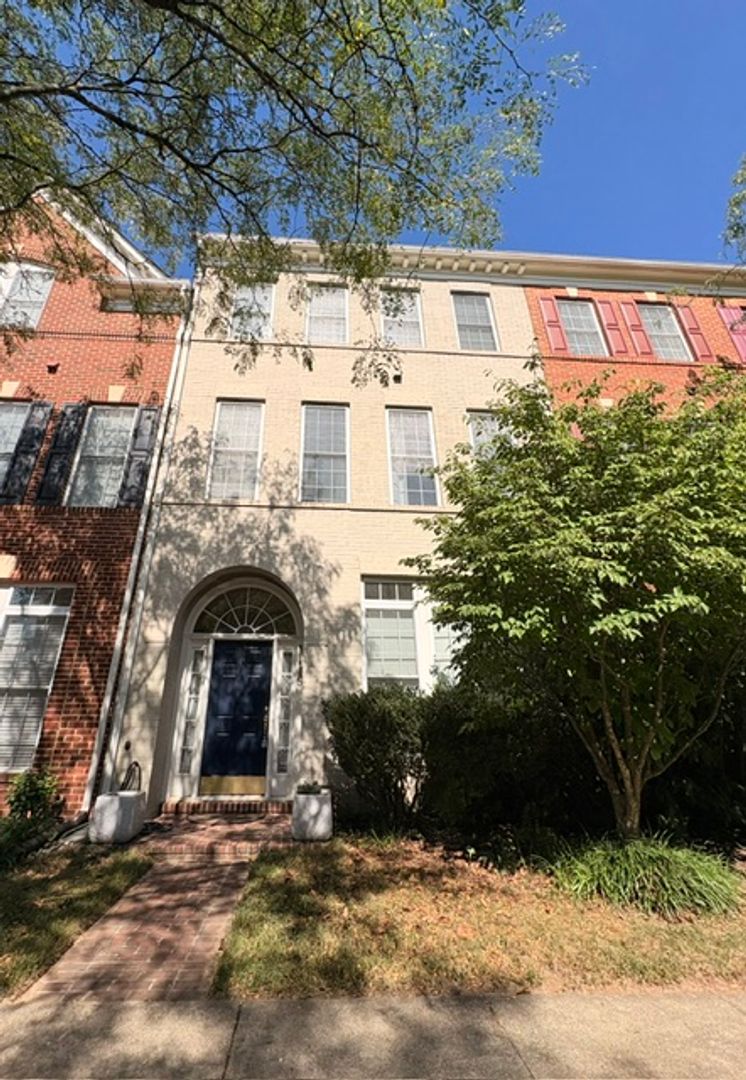 Rockville Townhome: 1115 Havencrest St.