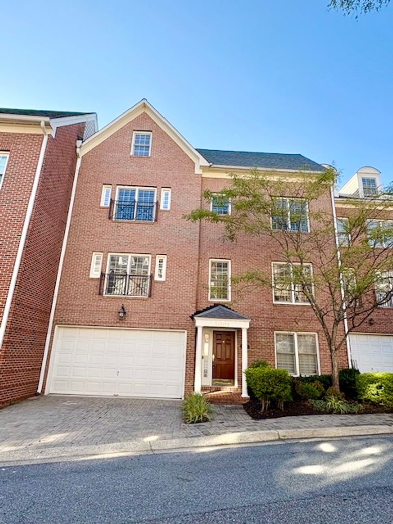 Rockville House: 12014 Montrose Park Pl.