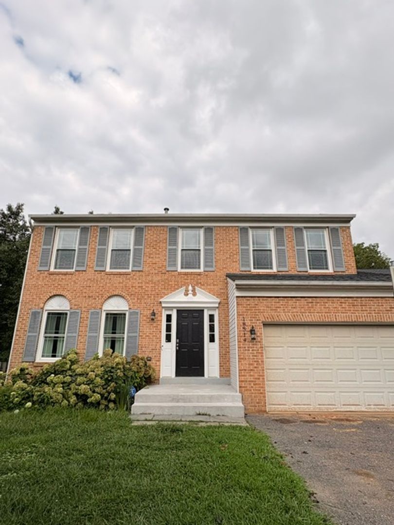 Gaithersburg House: 18514 Gingerbread Ln