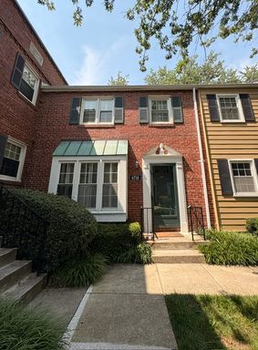 Fabulous Sun Splashed 3 BR, 2.5 BA Townhome in Kenwood Forest! – photo 1