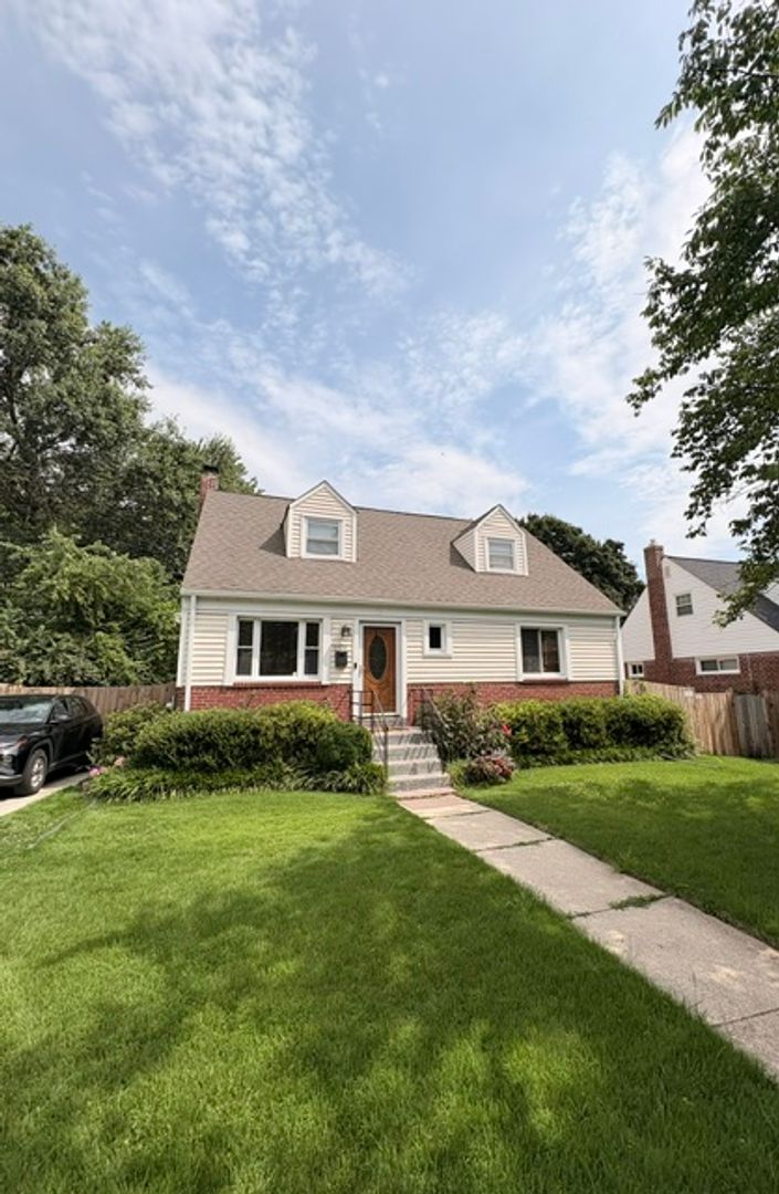 Rockville House: 13520 Grenoble Drive