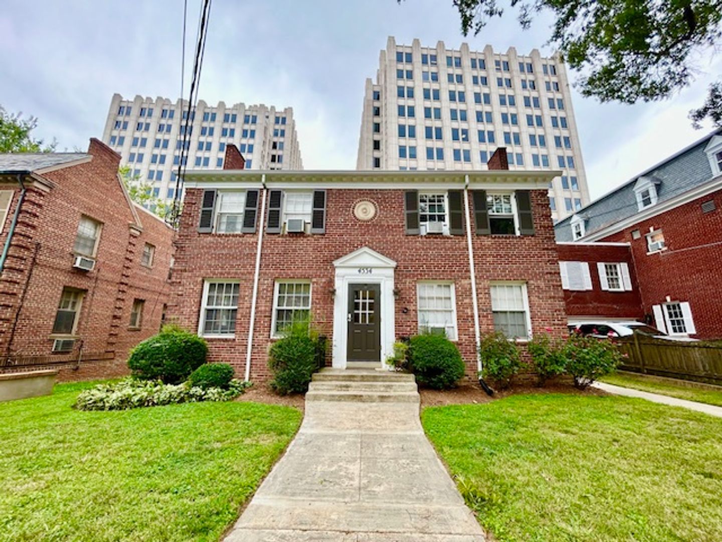 Bethesda Apartment: 4534 Avondale Street