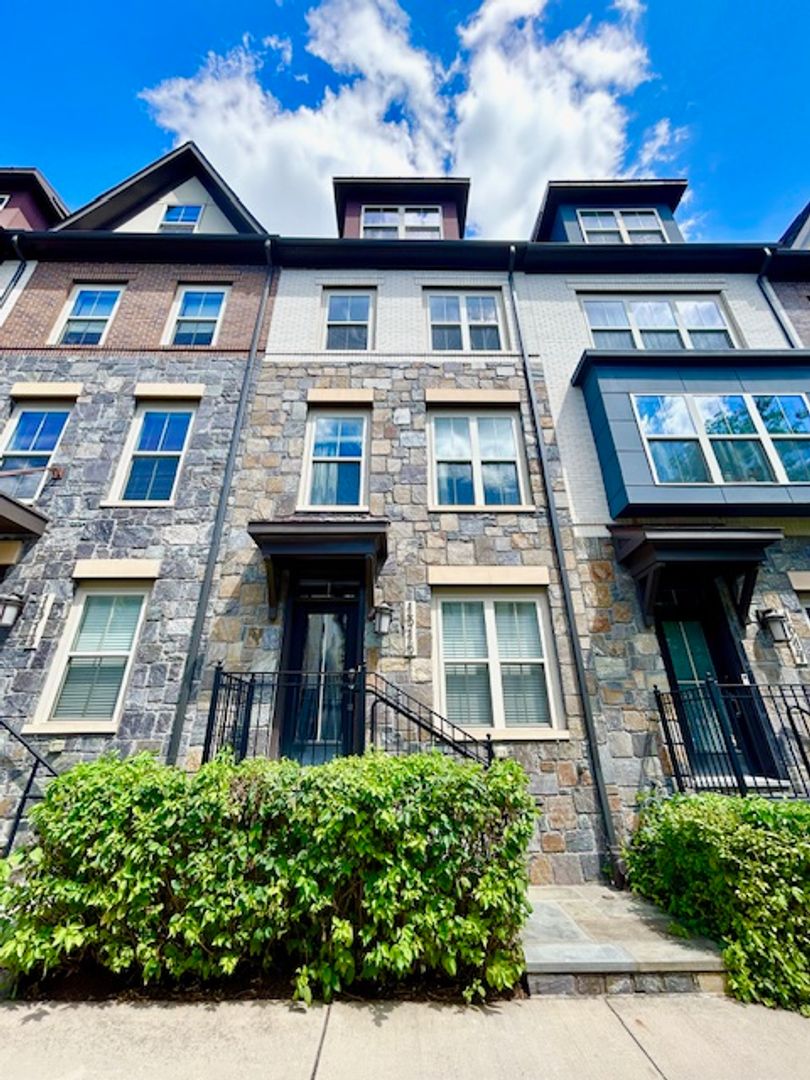 Arlington House: 1315 S Quinn Street