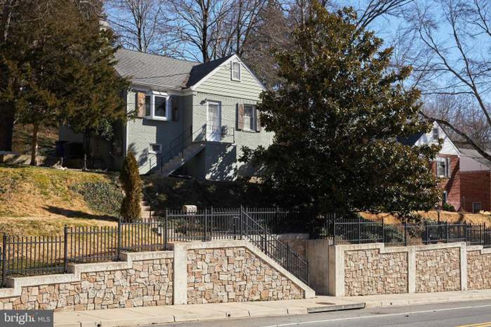 Silver Spring House: 221 Dale Drive