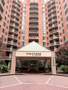 7500 Woodmont Ave #907 – photo 1