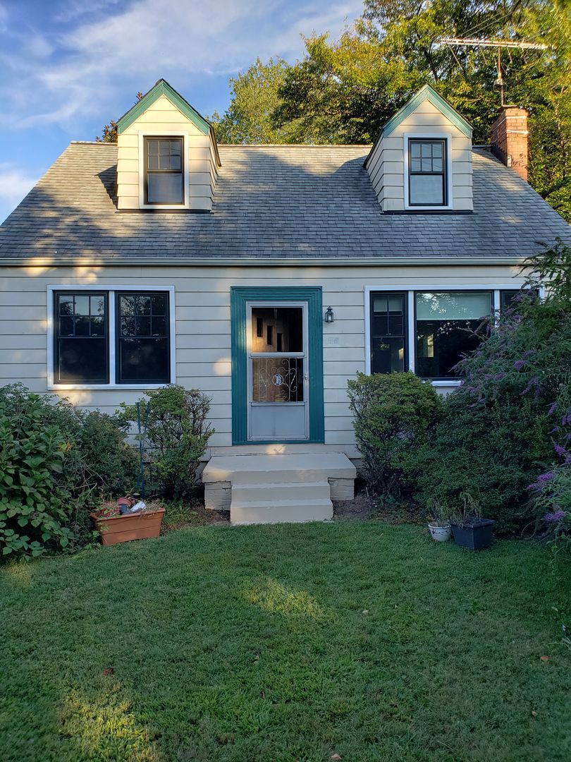 Washington Grove House: 119 Washington Grove Lane