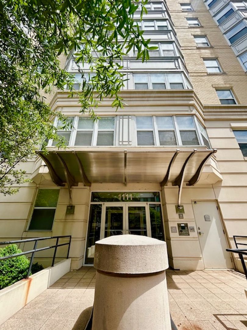 Washington Condo: 1111 11th St NW #708