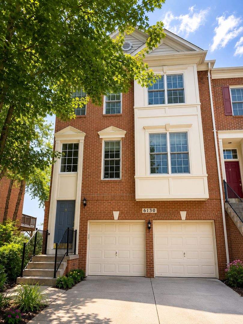 North Bethesda Townhome: 6130 Stonehenge Place