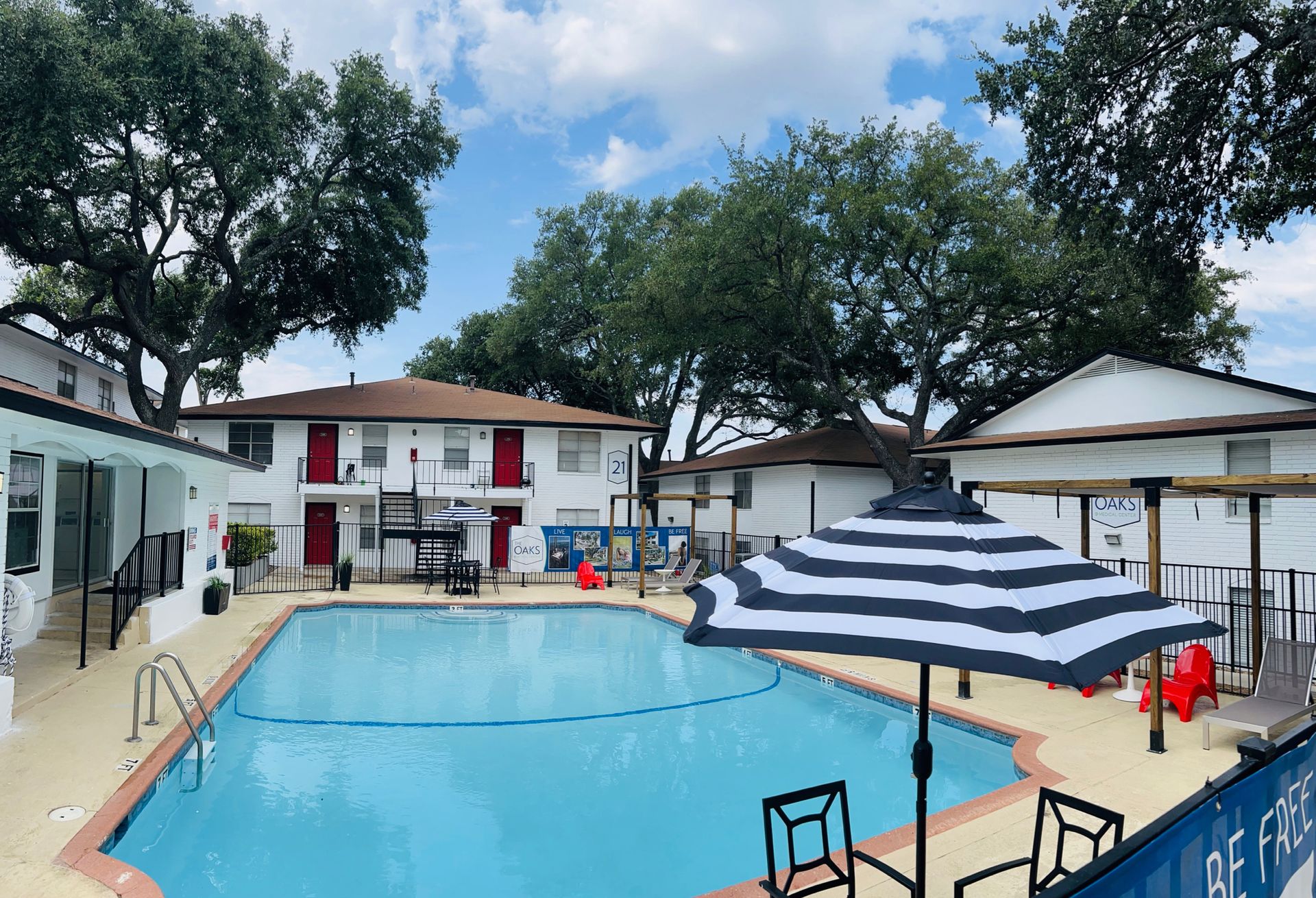 The Oaks Apartments @ Medical Center 2 of 12