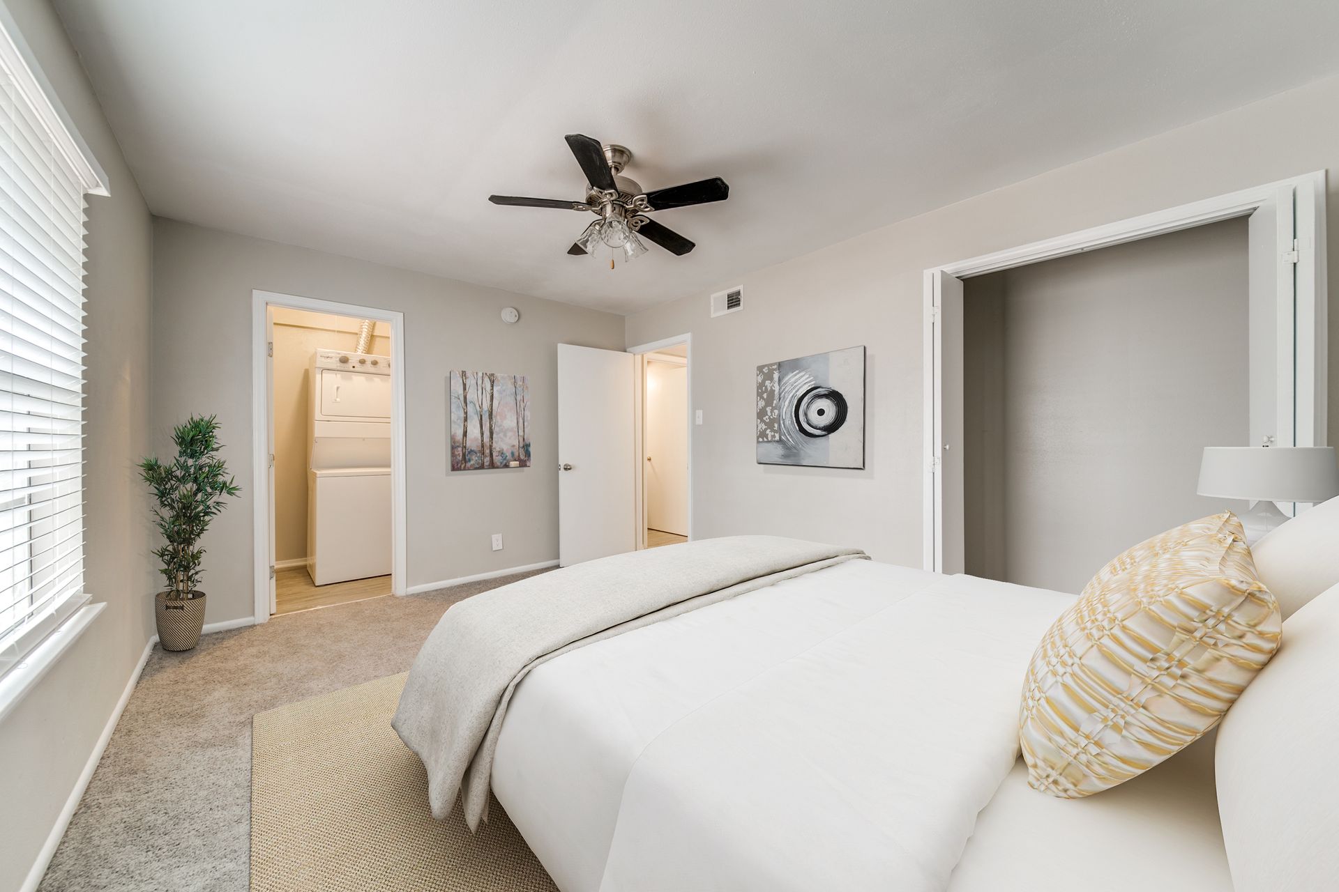 The Oaks Apartments @ Medical Center 8 of 12