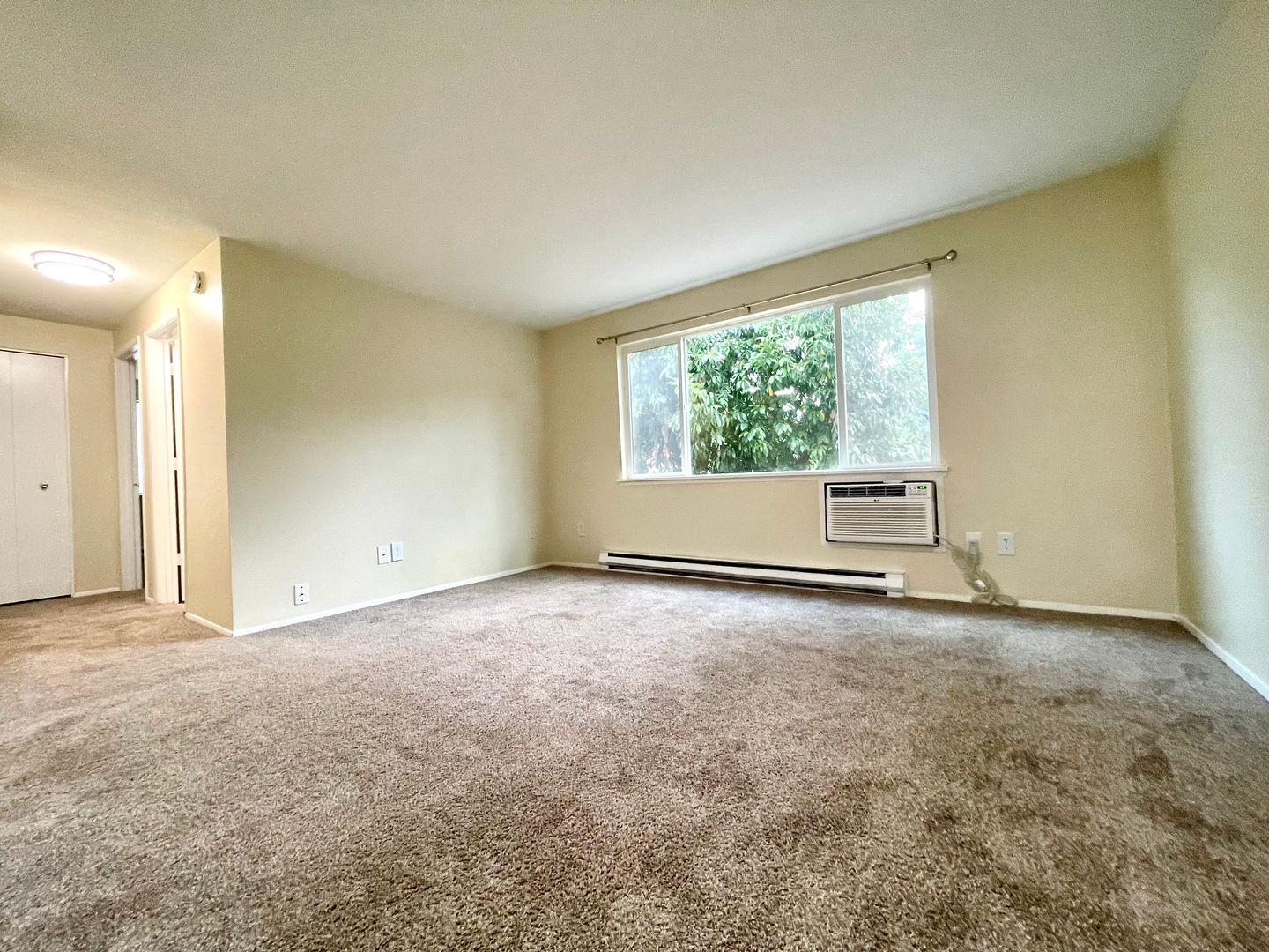 Portland Apartment: 5113 N Lombard St. #3