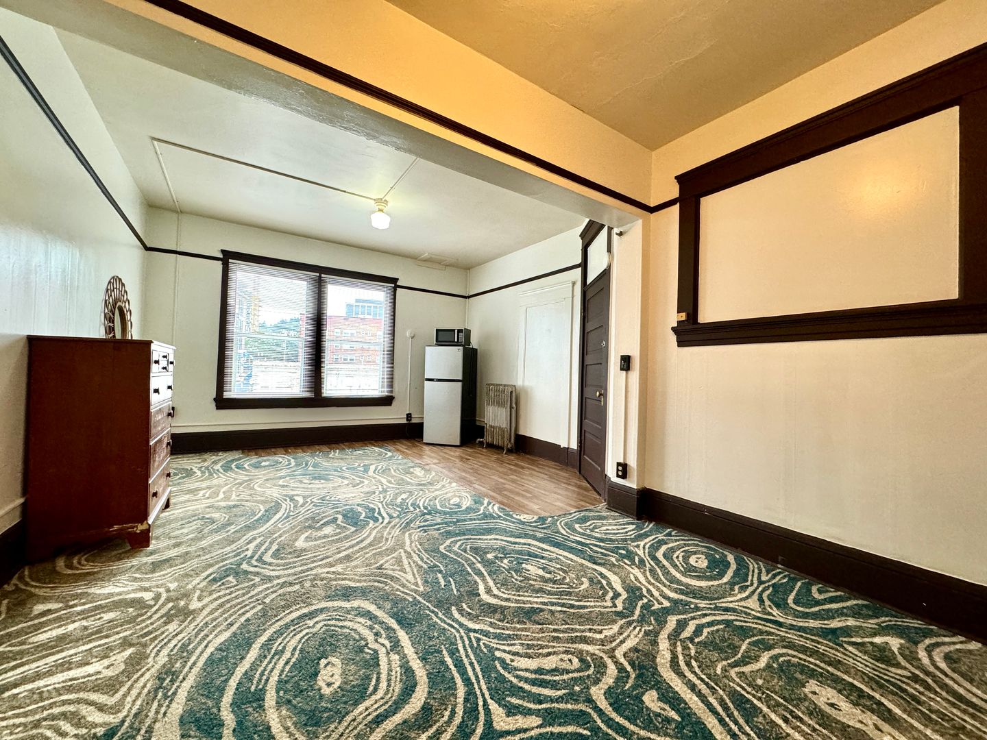 Portland Apartment: 1731 W Burnside St.