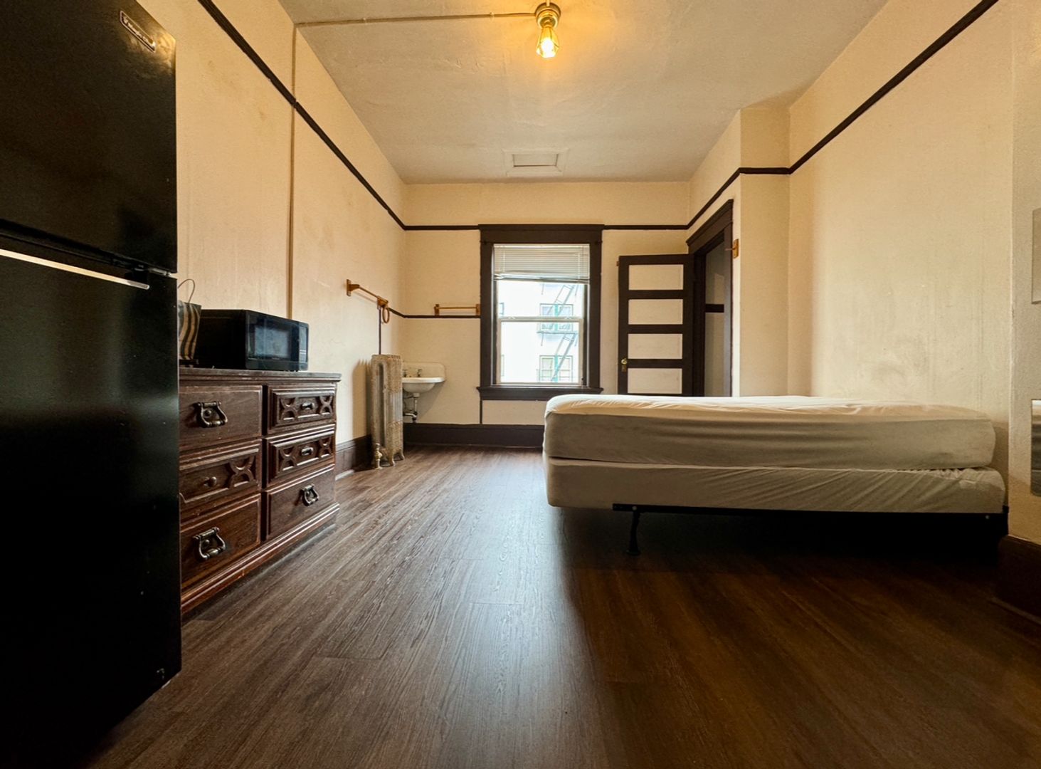 Portland Apartment: 1731 W Burnside St.