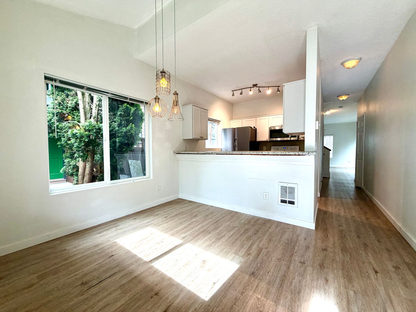 Portland Apartment: 6125 S Hood Ave