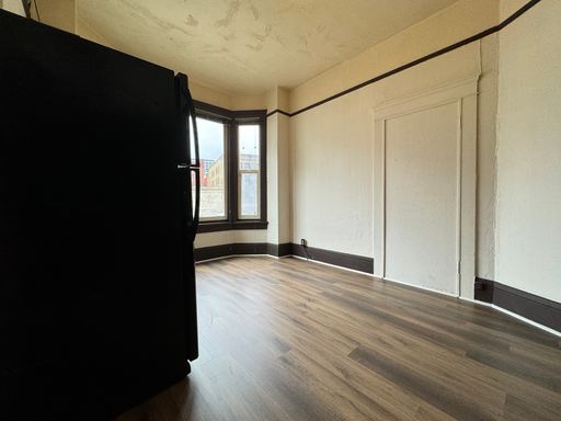 Upstairs Single Room Occupancy (SRO) Apartment in Downtown w/ Secured Entry – photo 1