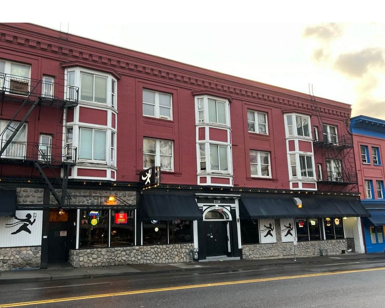 Portland Apartment: 1731 W Burnside St.