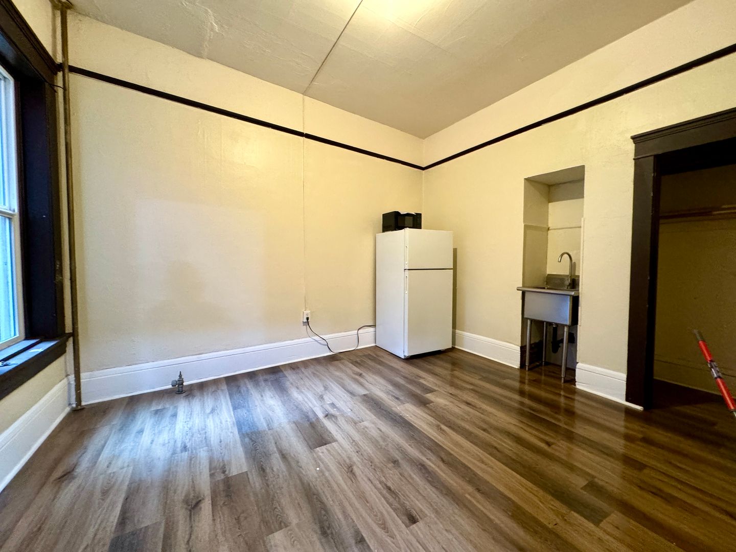 Portland Apartment: 1731 W Burnside St.