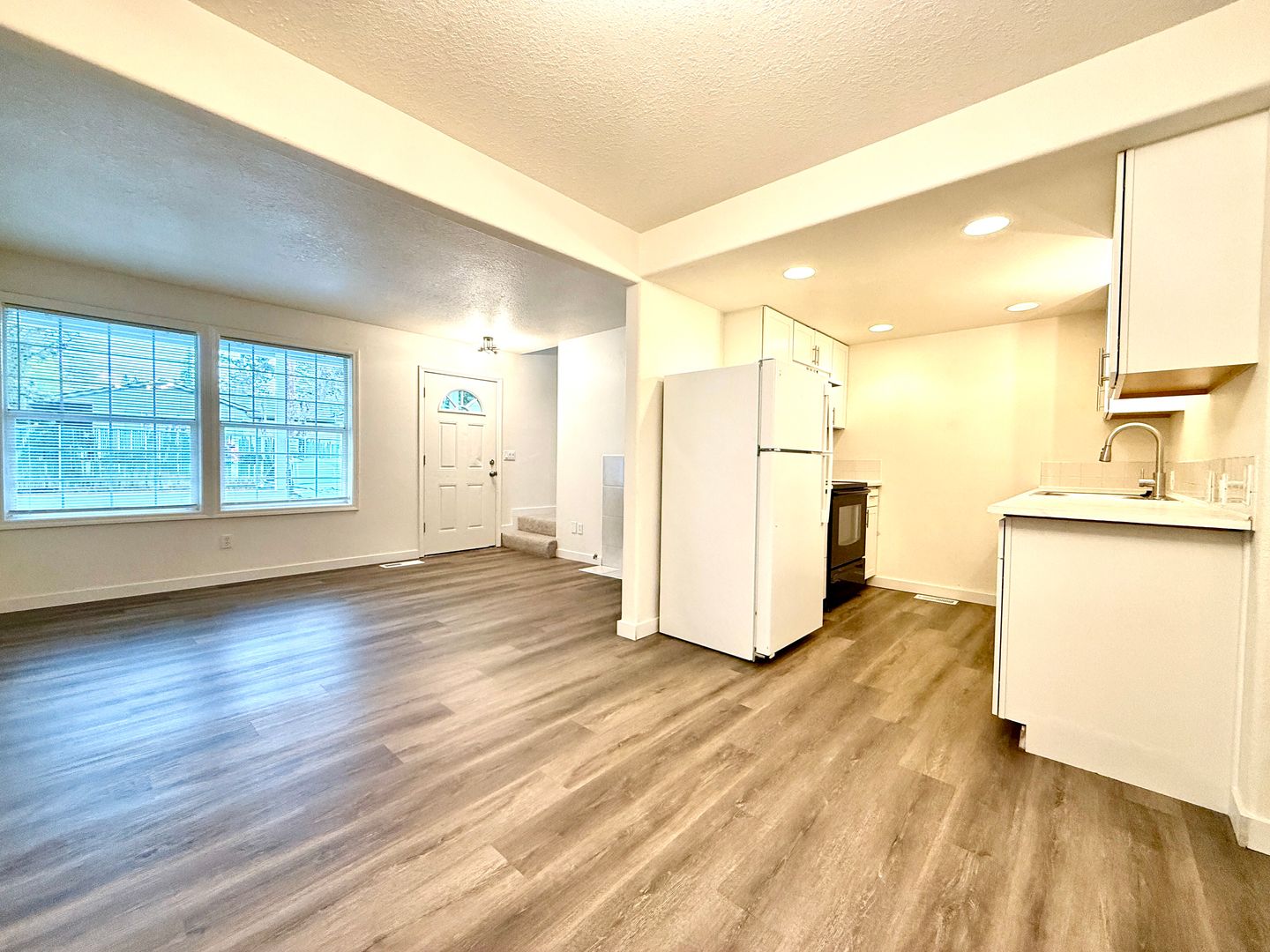 Portland Townhome: 6130-6132 SE 128th Ave.