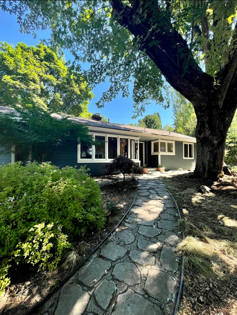 Beaverton House: 10255 SW Walker Rd