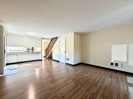 **FREE FIRST MONTH'S RENT** Charming 3BR/1.5BA Garden Home Townhome – Cozy Wood-Burning Fireplace, Washer/Dryer Hookups, Off-Street Parking & Pets Welcome! – photo 1