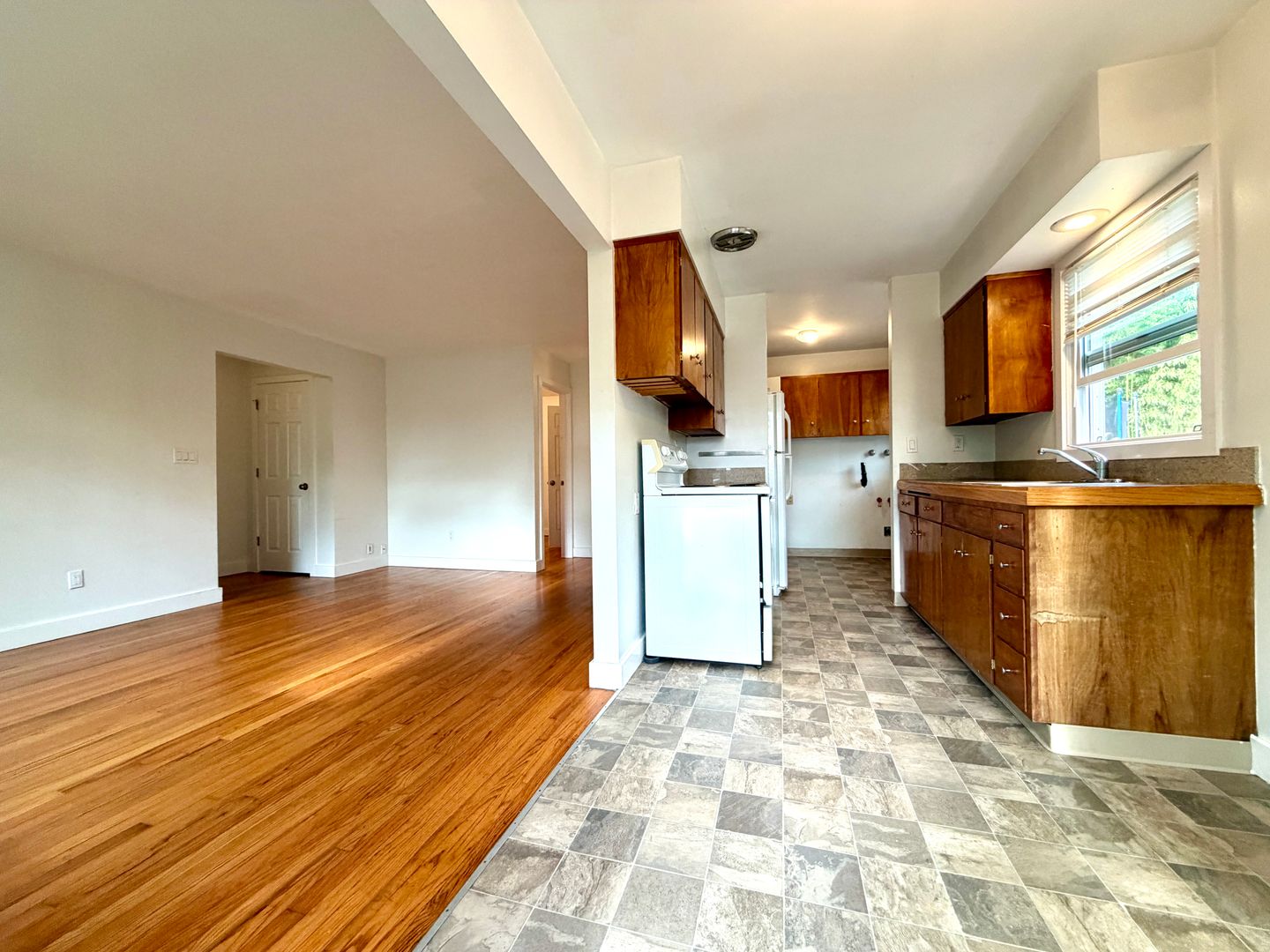 Portland Apartment: 6125 S Hood Ave