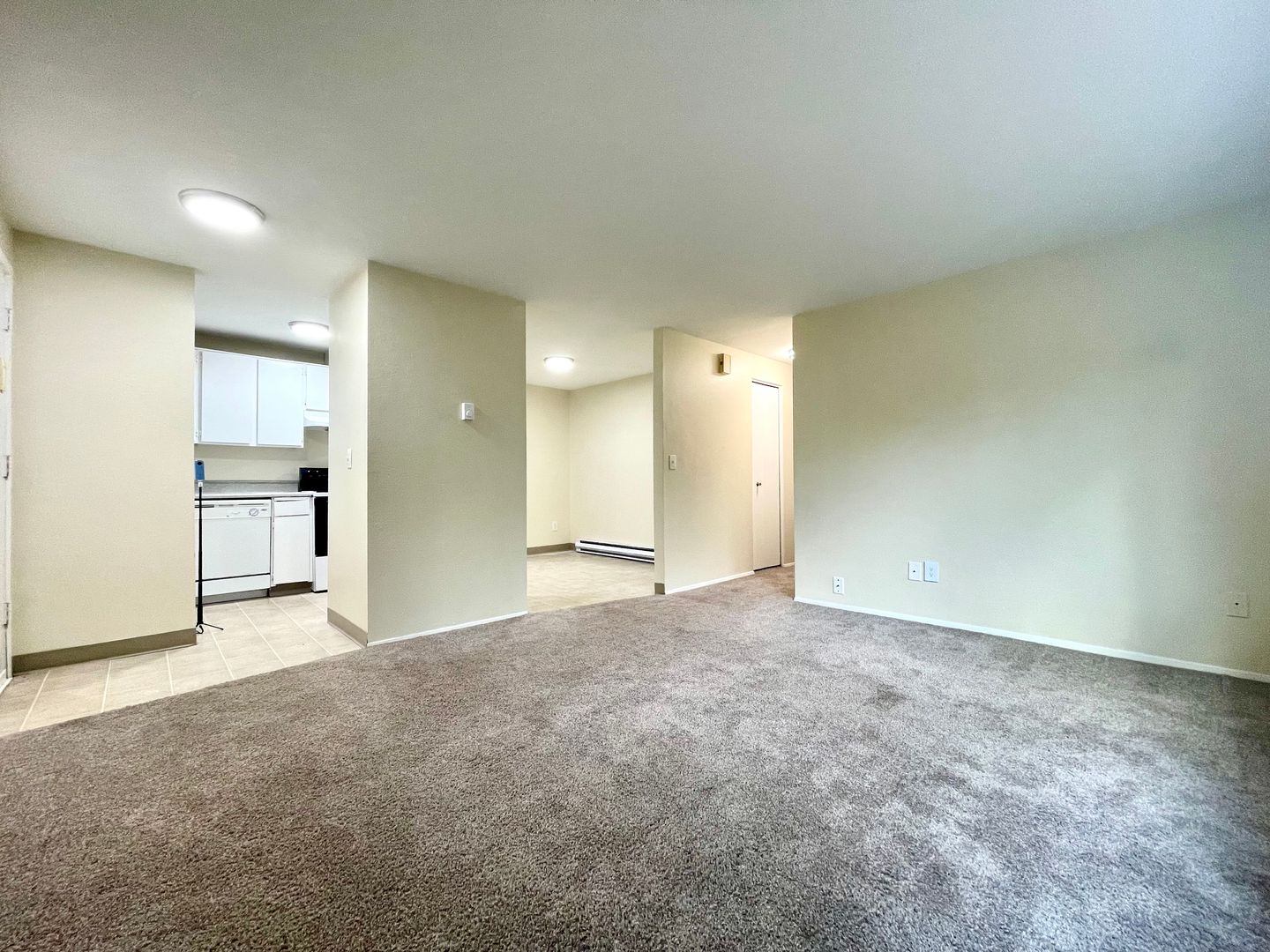 Portland Apartment: 5113 N Lombard St. #4