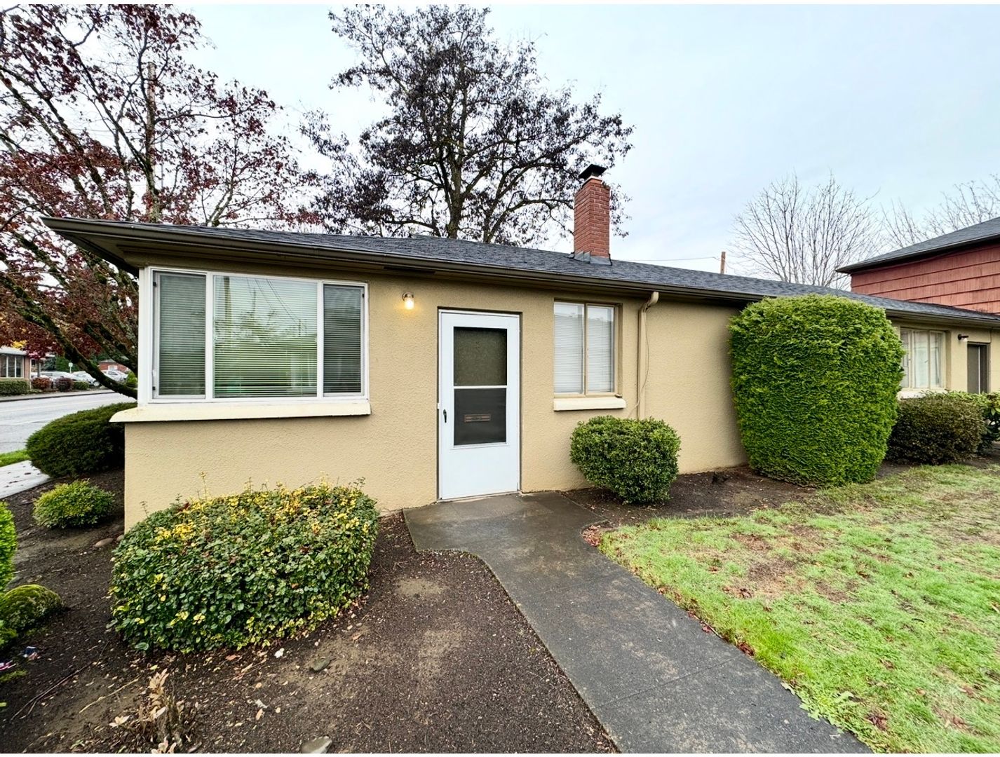 Portland Apartment: 5109 E Burnside St 1-8