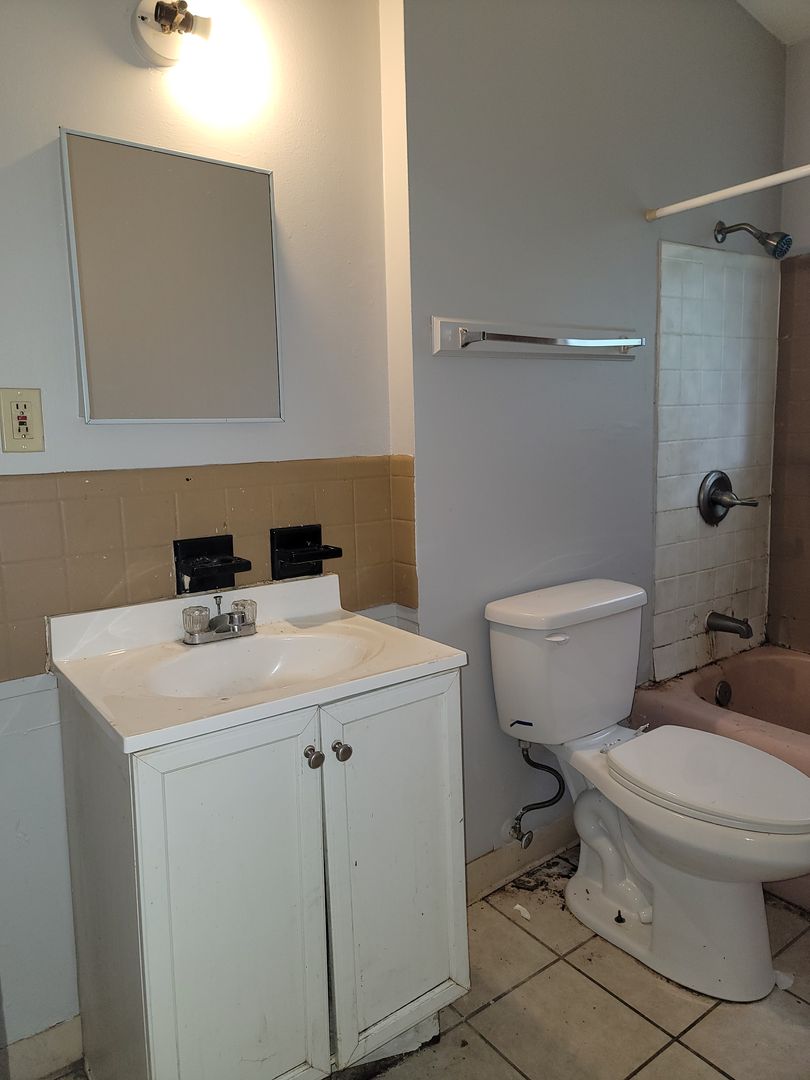 Akron Apartment: Thurston St