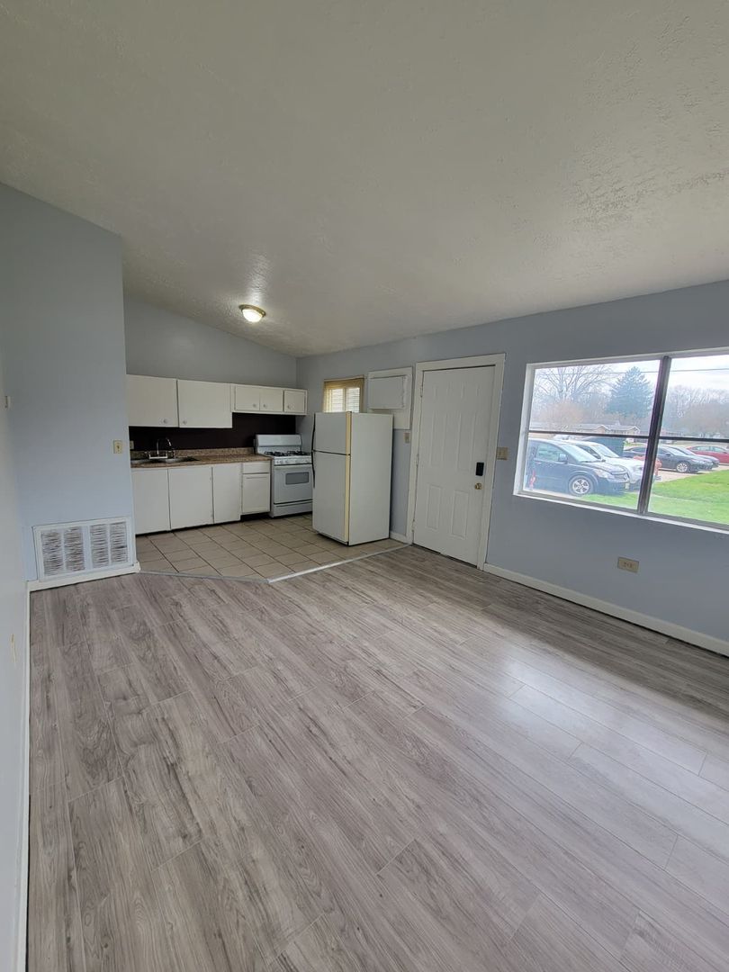 Akron Apartment: Thurston St