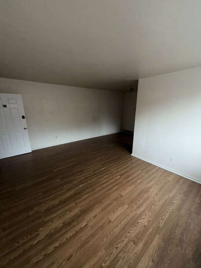 East Cleveland Apartment: 13975 Superior Road