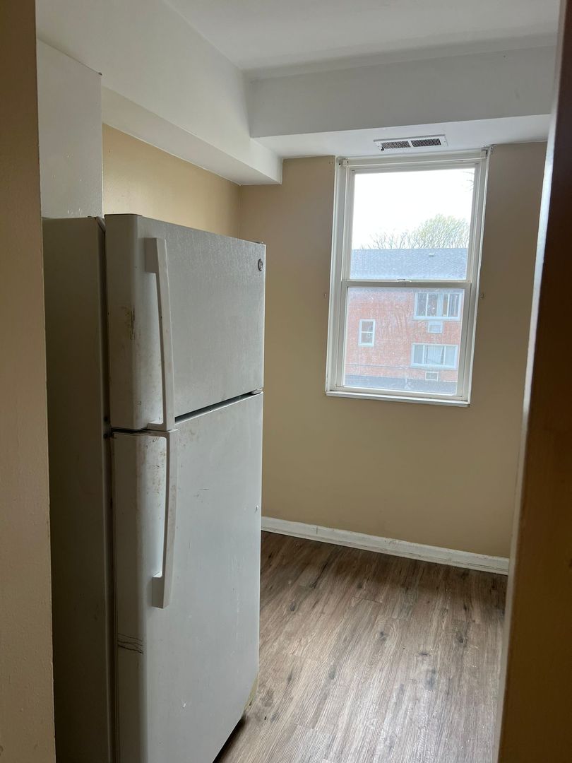 East Cleveland Apartment: 13975 Superior Road